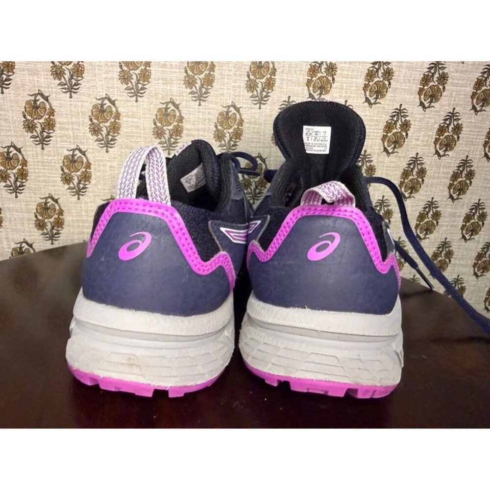 Women’s Asics - Picture 3 of 6